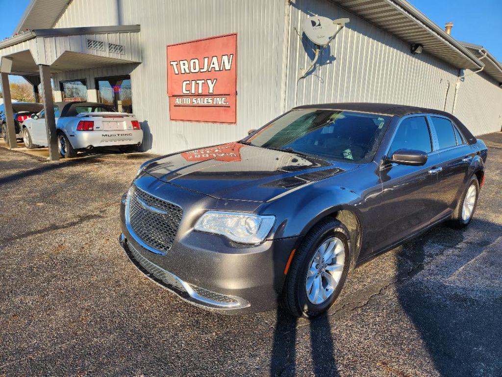 2015 Chrysler 300 Limited's photo