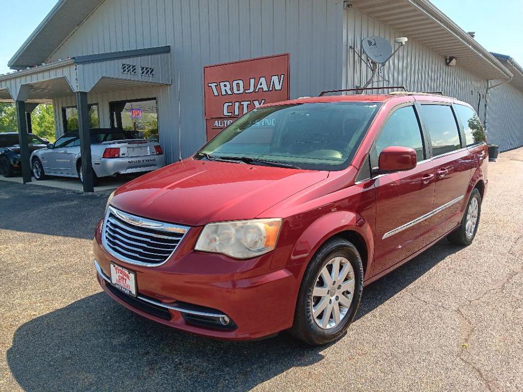 2014 Chrysler Town & Country Touring's photo